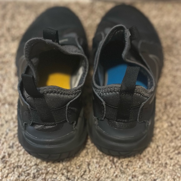 (SOLD) Nike Flex Runner - Picture 3 of 5